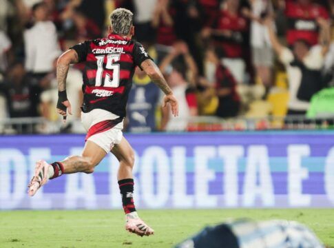 Carrascal celebra seu gol contra o Racing-ARG