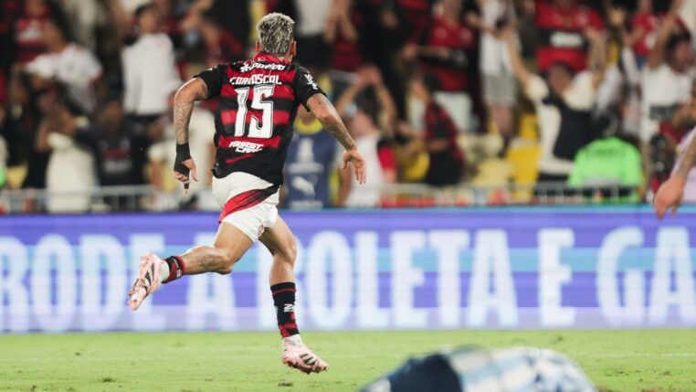 Carrascal celebra seu gol contra o Racing-ARG