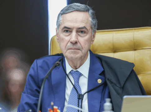 Ministro Luís Roberto Barroso durante sessão plenária no STF