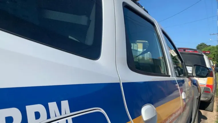 Lateral direita de uma viatura da polícia militar de Belo Horizonte