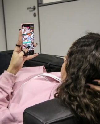 Ansiedade, filhos e redes sociais: como a tempestade perfeita afeta o comportamento dos jovens