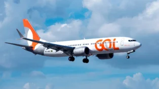 Avião da Gol voando