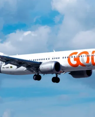 Avião da Gol voando