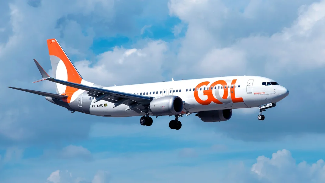 Avião da Gol voando