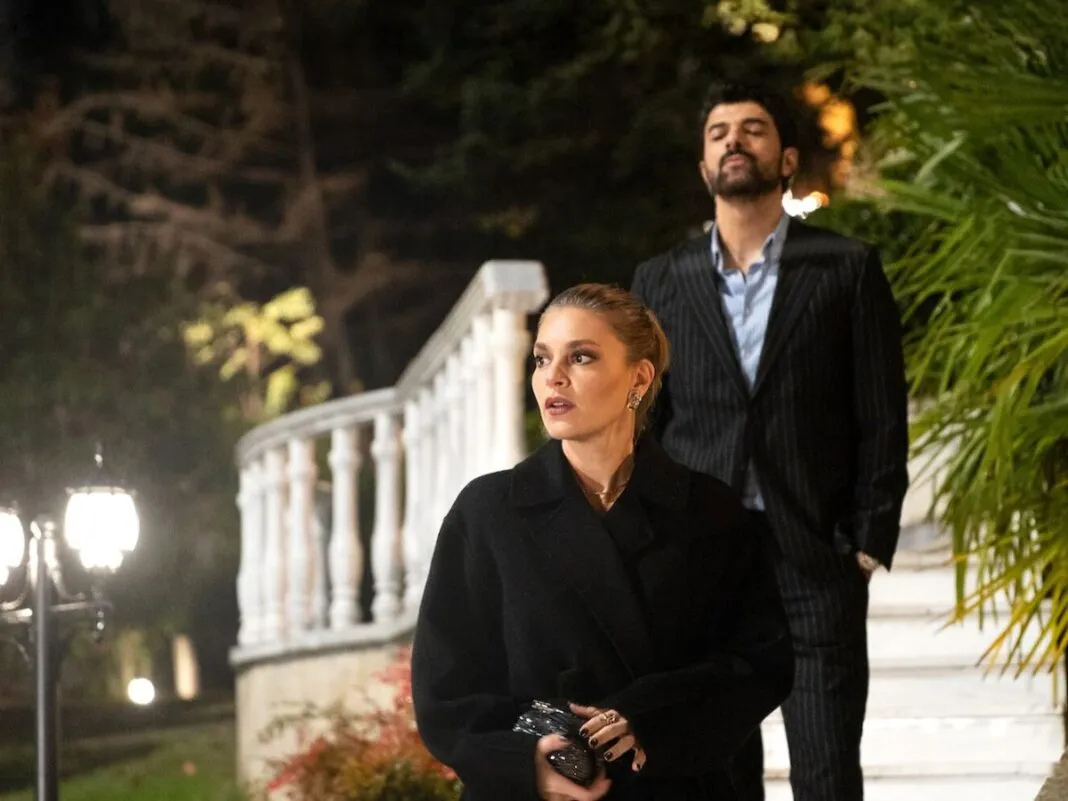 Osman (Engin Akyürek) e Nihal (Aslı Enver), protagonistas de “Berço de Ouro”