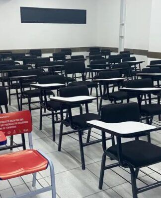 Jubs: com cadeiras vazias, campanha lembra vítimas de feminicídio