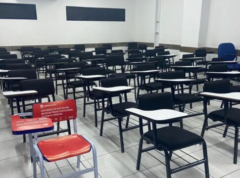 Jubs: com cadeiras vazias, campanha lembra vítimas de feminicídio