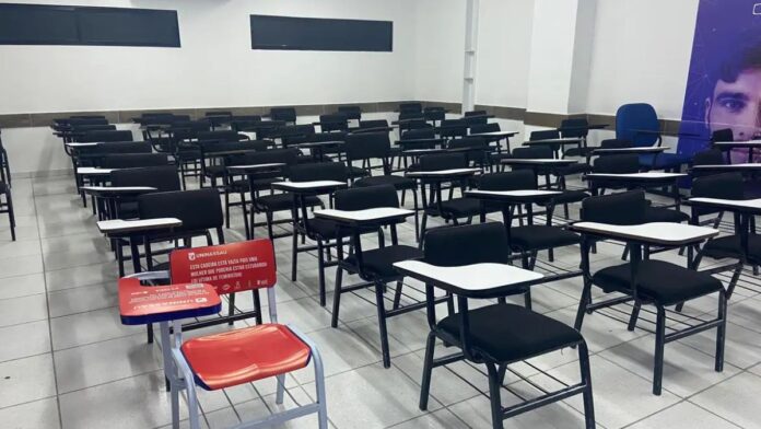 Jubs: com cadeiras vazias, campanha lembra vítimas de feminicídio