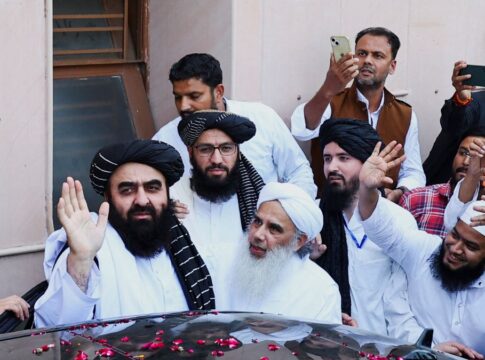 Índia estreita laços com o Talibã e diz que reabrirá a embaixada em Cabul