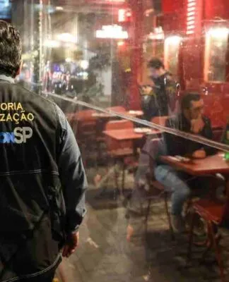 Procon fiscaliza mais de mil bares e restaurantes de SP em uma noite durante operação contra bebidas adulteradas