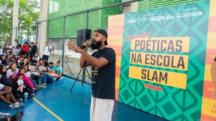 Projeto leva batalha de poesias a escolas públicas do Rio de Janeiro