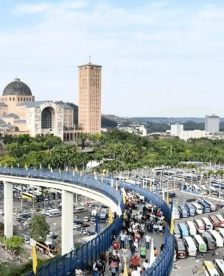 Ciclista morre atropelado na Dutra em romaria para Aparecida