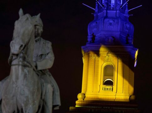 Partes de Kiev ficam no escuro após ataque russo em massa