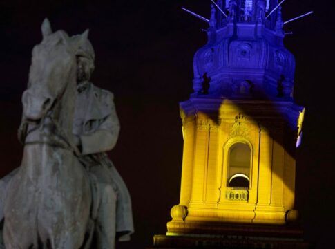 Partes de Kiev ficam no escuro após ataque russo em massa