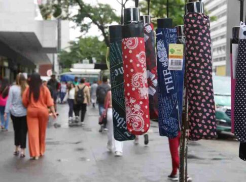 Frente fria chega a São Paulo a partir de segunda com chuvas e ventos