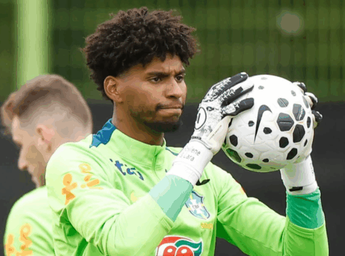 Hugo Souza revela ansiedade para estreia na seleção: “Frio na barriga”