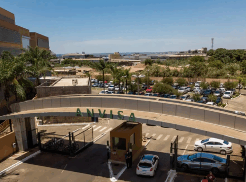 Anvisa proíbe venda de produtos de cannabis e cogumelos