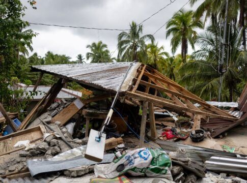 Forte terremoto de magnitude 7,4 atinge Filipinas; alertas de tsunami são suspensos