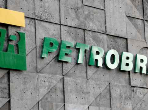 Petrobras concede contratos de águas profundas à Halliburton