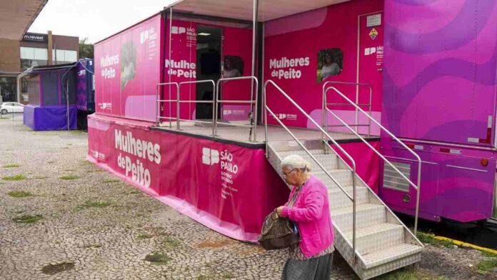 Outubro Rosa: carretas e telefone facilitam acesso à mamografia gratuita em SP