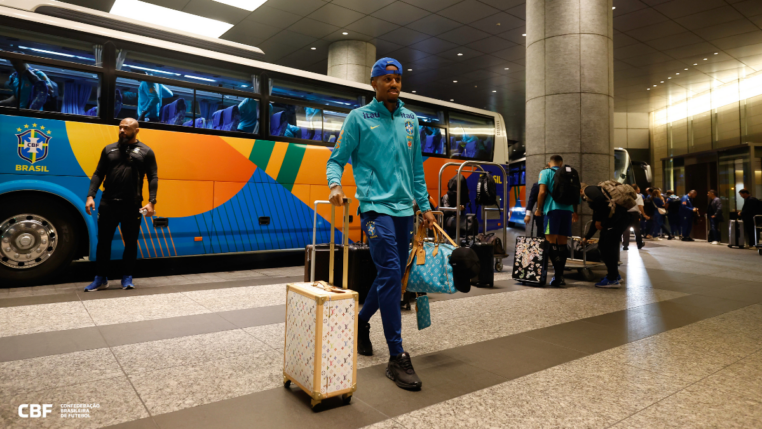 Seleção Brasileira desembarca em Tokyo para partida contra o Japão