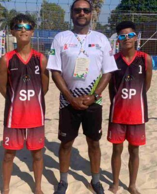 Trio do vôlei de praia enfrenta maratona para poder disputar os Jogos Escolares Brasileiros