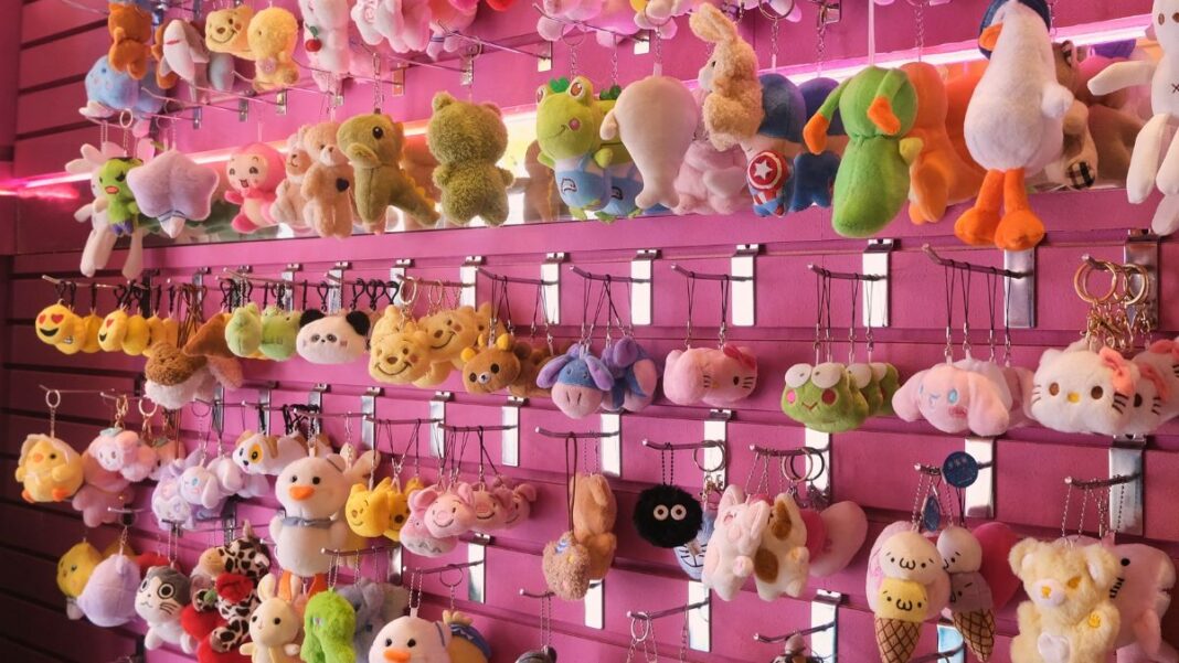 Pratileira com brinquedos