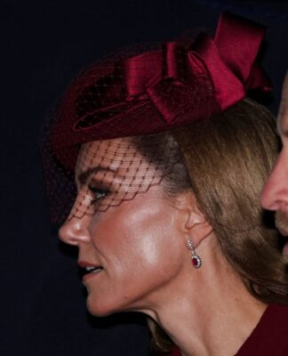 Princesa britânica Kate alerta que tempo de tela alimenta “epidemia da desconexão”