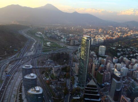Terremoto de magnitude 7,8 atinge extremo sul da América do Sul e provoca alerta de tsunami