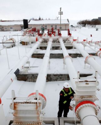 Petróleo cai para mínima de 5 meses após Trump ameaçar aumentar tarifas contra China