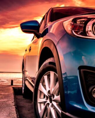 Frente de uma carro azul