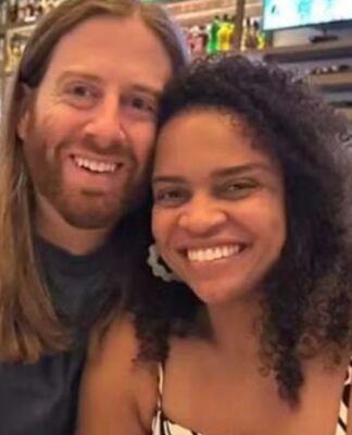 Cineasta brasileira presa pela imigração dos EUA é libertada após um mês