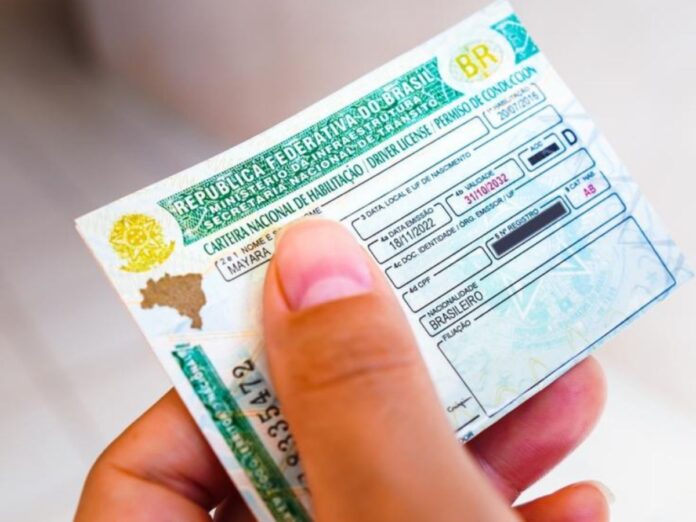 Imagem colorida de CNH