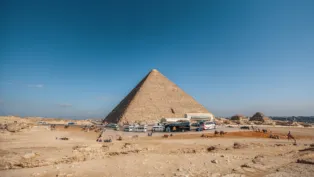 pirâmide no Egito com o céu azul