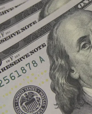 Dólar cai para R$ 5,46 com alívio nas tensões entre EUA e China