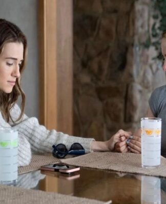 Imagem colorida das personagens do filme 