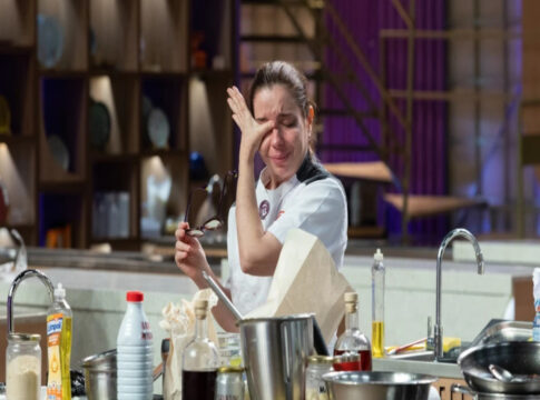 Imagem colorida de participante do Master Chef eliminada