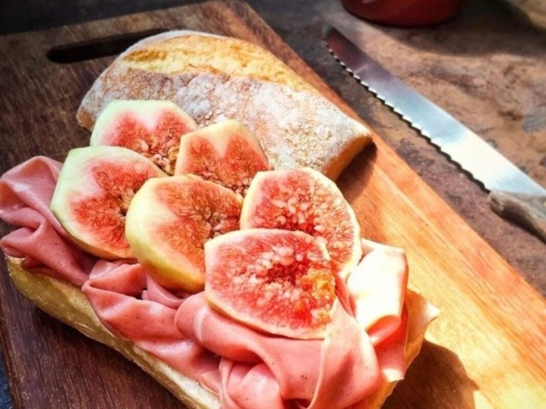 Imagem colorida de sanduiche