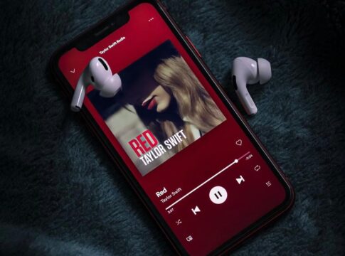 Imagem colorida de álbum da Taylor