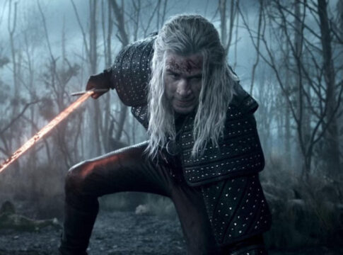 Imagem colorida de homem segurando espada