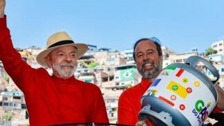 Presidente da República, Luiz Inácio Lula da Silva (PT), e o ministro de Minas e Energia, Alexandre Silveira (PSD) durante cerimônia de anúncio do programa Gás do Povo