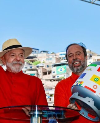 Presidente da República, Luiz Inácio Lula da Silva (PT), e o ministro de Minas e Energia, Alexandre Silveira (PSD) durante cerimônia de anúncio do programa Gás do Povo