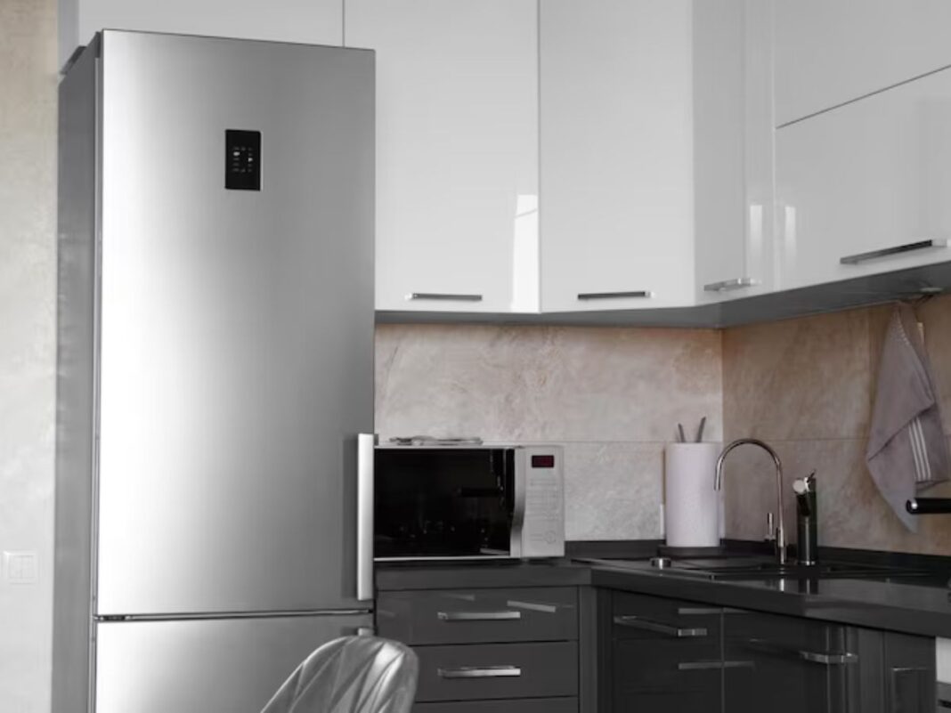 Geladeira na cozinha