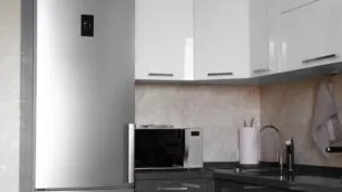 Geladeira na cozinha