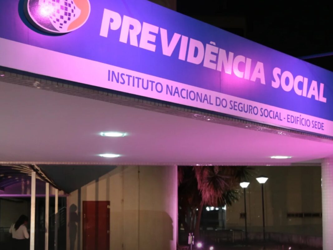 Na imagem vemos a fachada de um estabelecimento da Previdência social