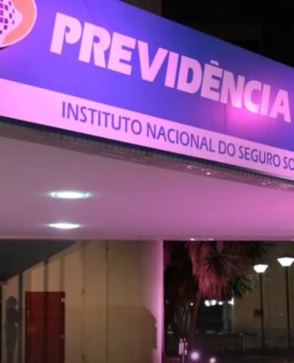 Na imagem vemos a fachada de um estabelecimento da Previdência social