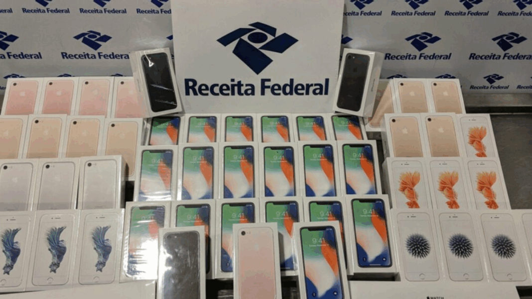 Caixas de iPhone no leilão da Receita Federal