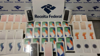 Caixas de iPhone no leilão da Receita Federal