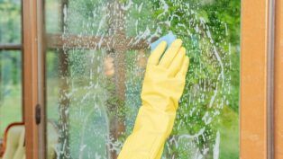 Imagem colorida de limpeza de vidro