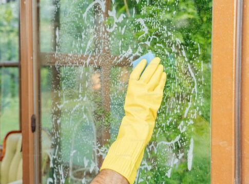 Imagem colorida de limpeza de vidro